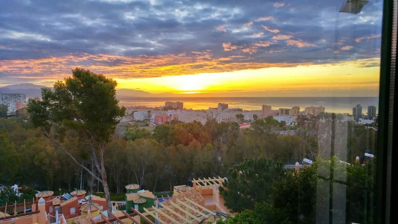 Clark Suites Habitaciones 0*, Τορρεμολίνος Ισπανία